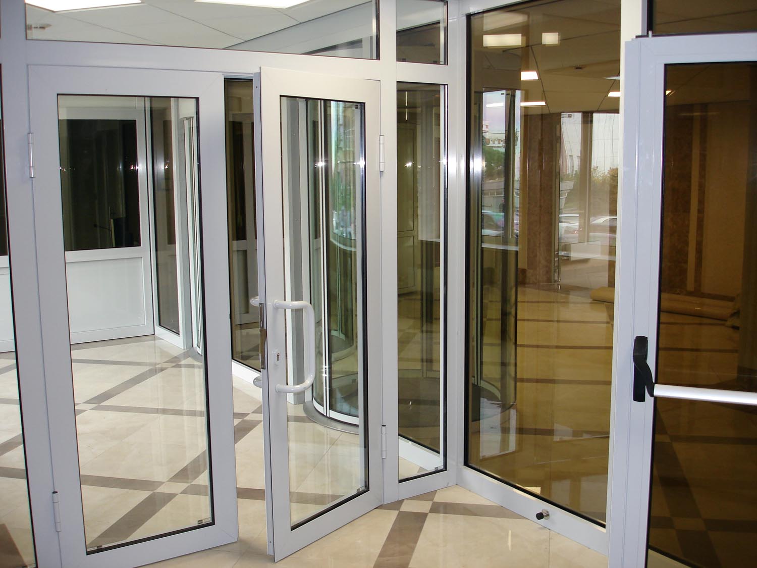 Алюминиевая дверь 600×2000 мм. GFTD8204 Алюминиевая дверь 600×2000 мм. GFTD8204